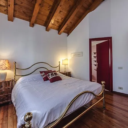 Holiday home Novalesi Red House *