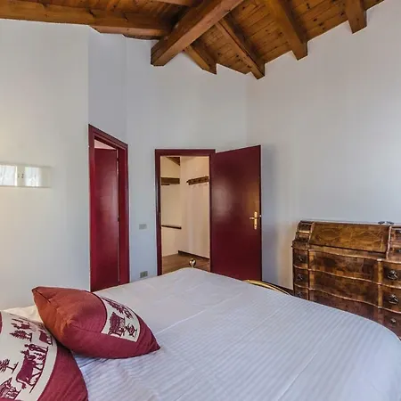 Novalesi Red House Holiday home *