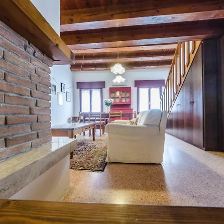 Novalesi Red House